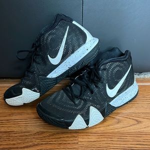 Kyrie Basketball Shoes, size 8